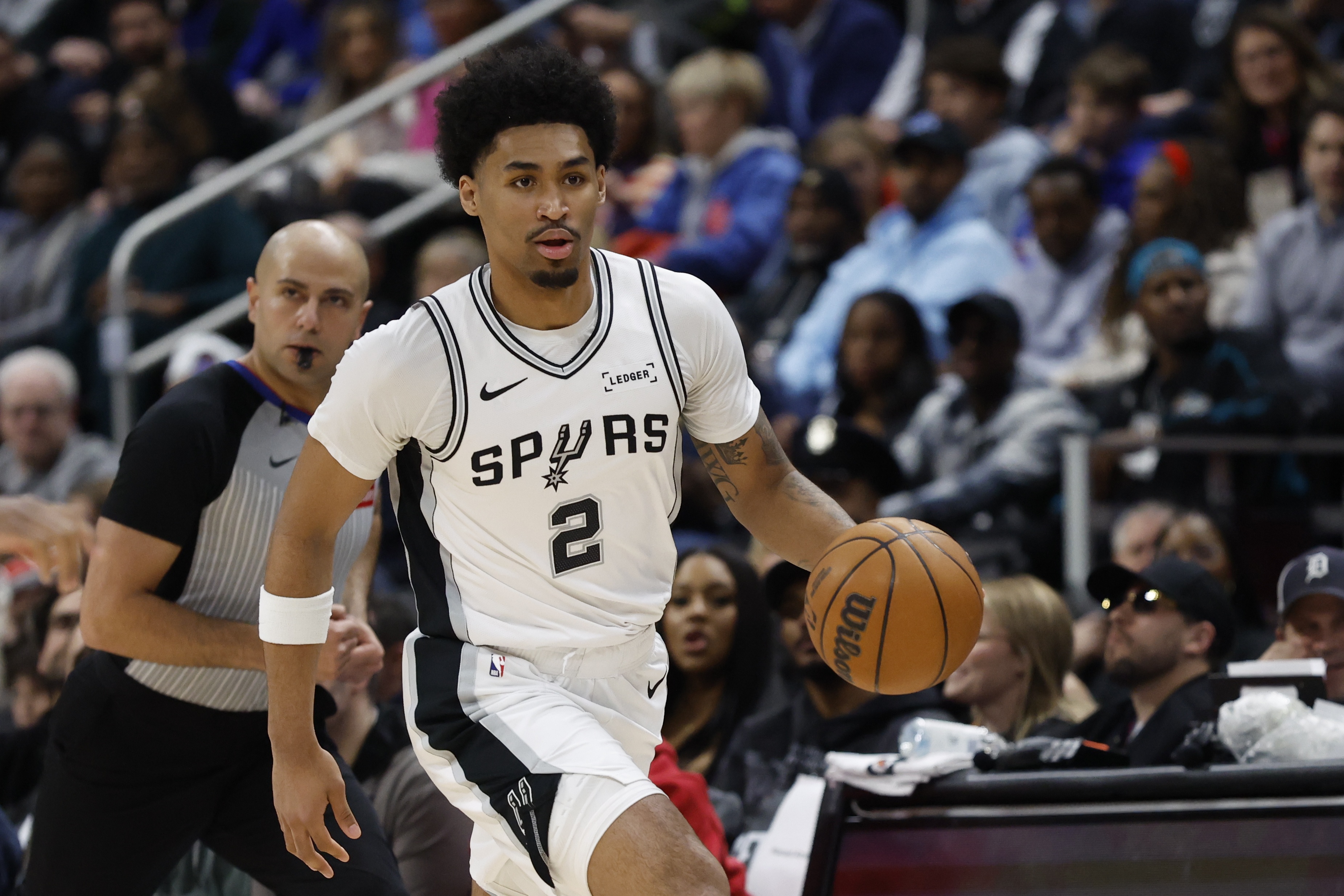 49图库官网-未来之星！NBA官方祝榜眼迪伦·哈珀20岁生日快乐